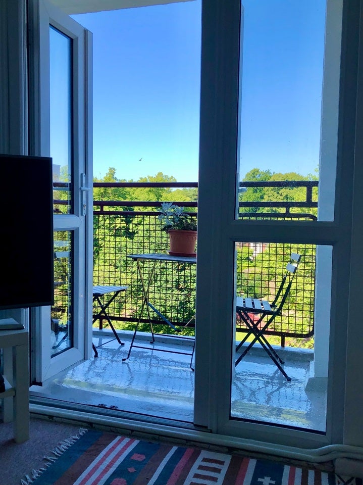 Flat Albert Drive in Greater London