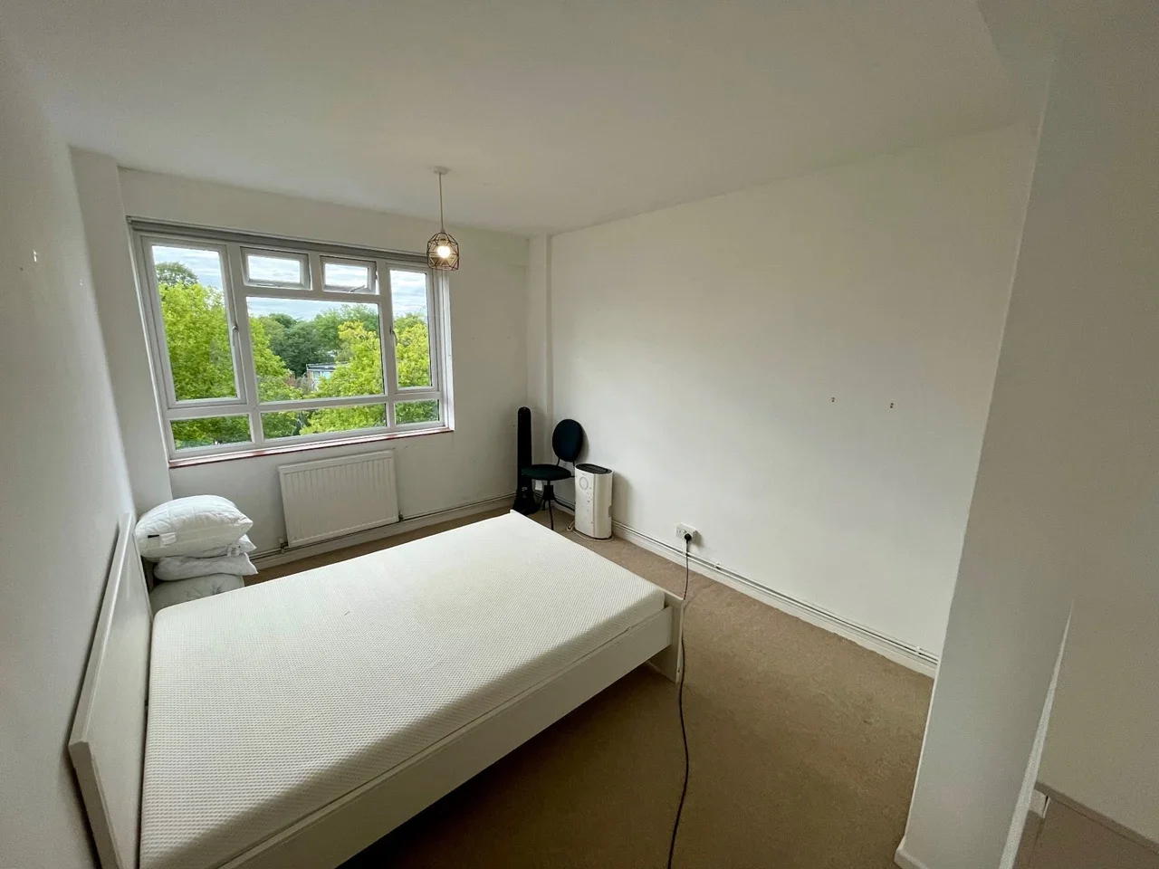 Flat Albert Drive in Greater London
