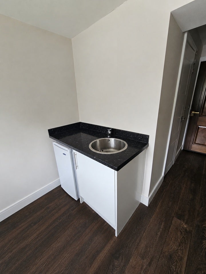Flat Coleridge Way in Greater London