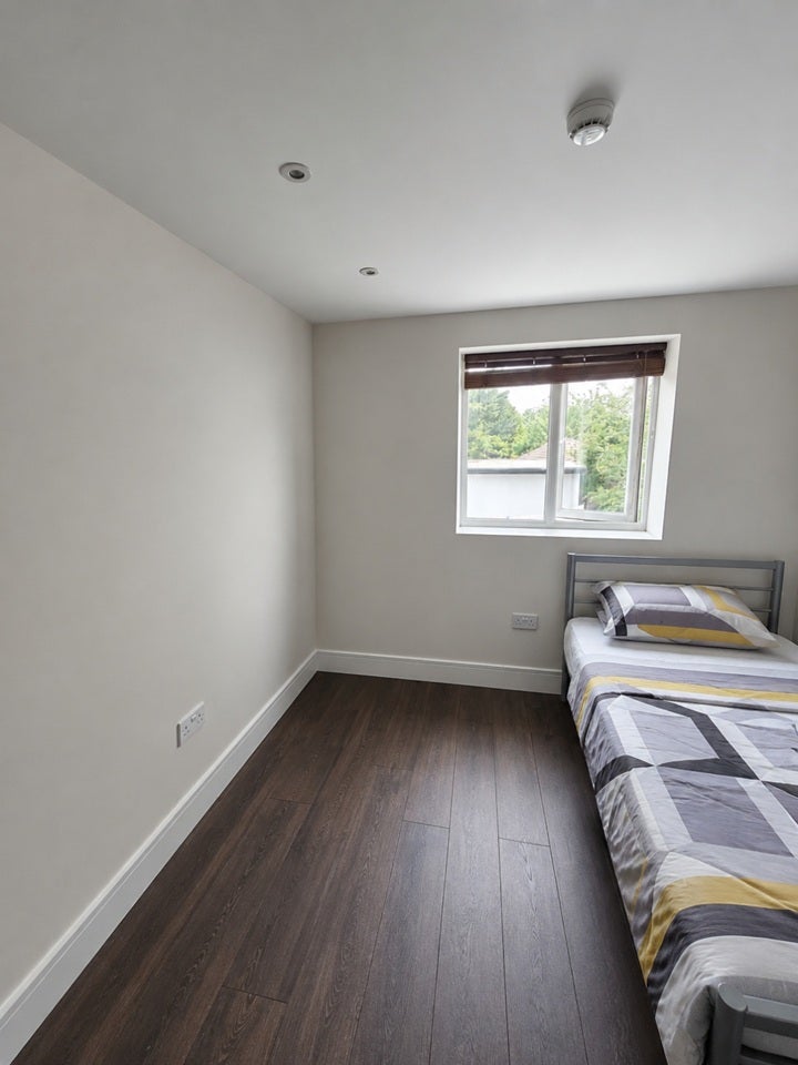 Flat Coleridge Way in Greater London