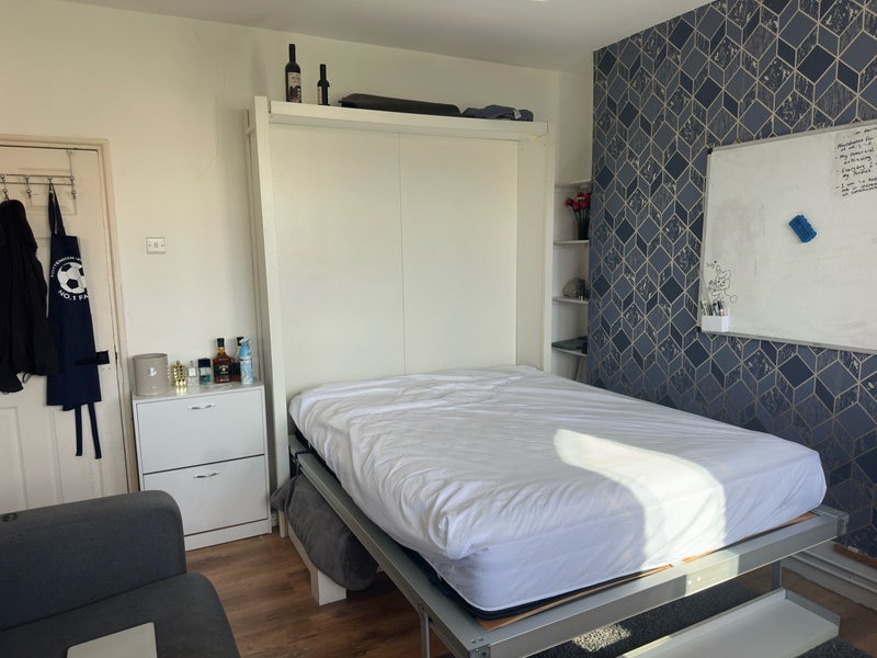 Room Hudson Close in Greater London
