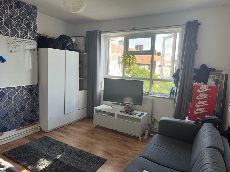 Room Hudson Close in Greater London