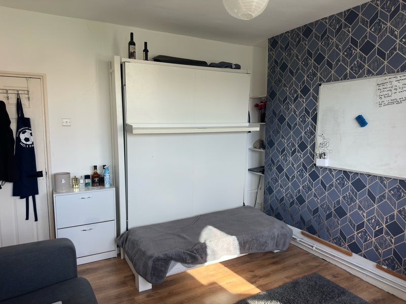 Room Hudson Close in Greater London