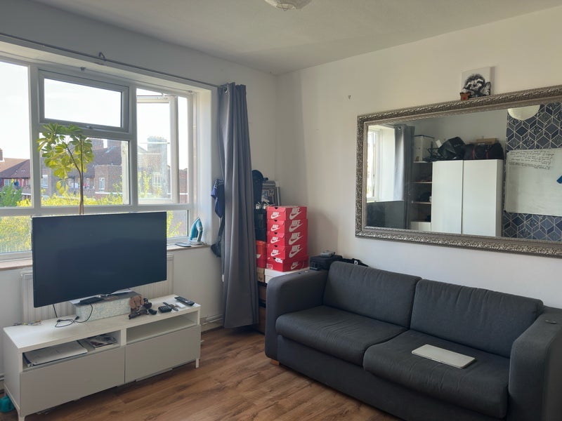 Room Hudson Close in Greater London