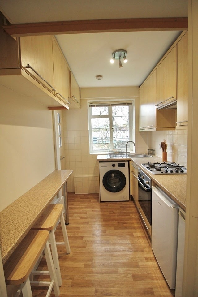 Flat Limes Gardens in Greater London