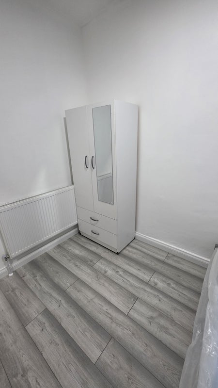 Room Belgrave Road in Greater London