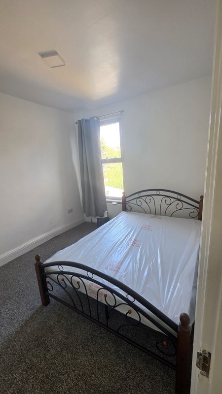 Room Belgrave Road in Greater London