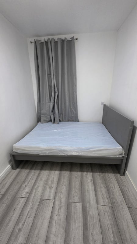 Room Belgrave Road in Greater London