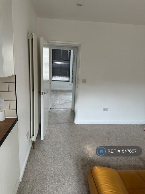 Flat Cuxton Road in Strood