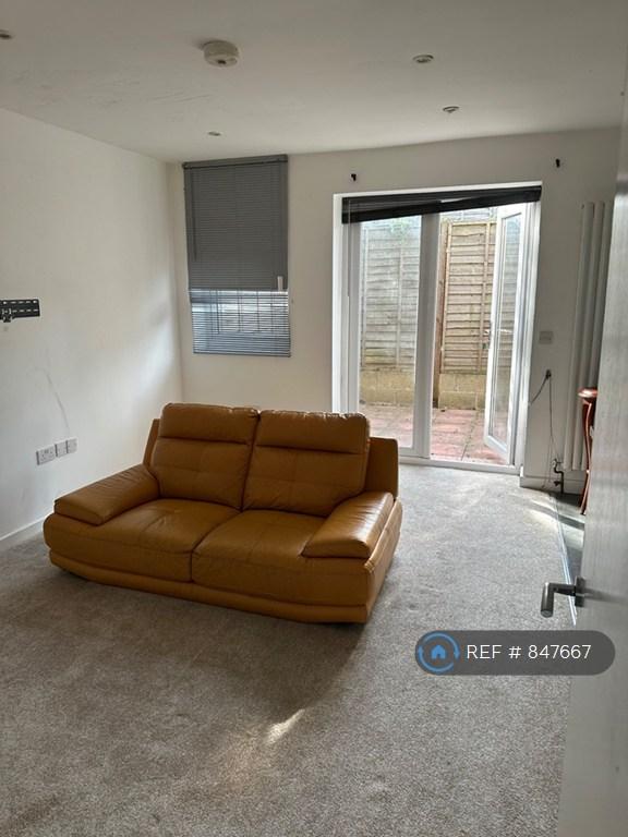Flat Cuxton Road in Strood