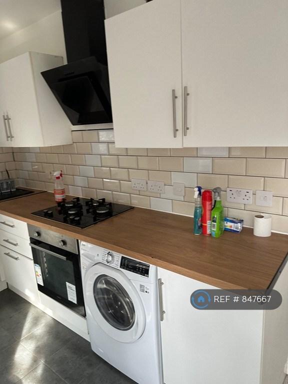 Flat Cuxton Road in Strood