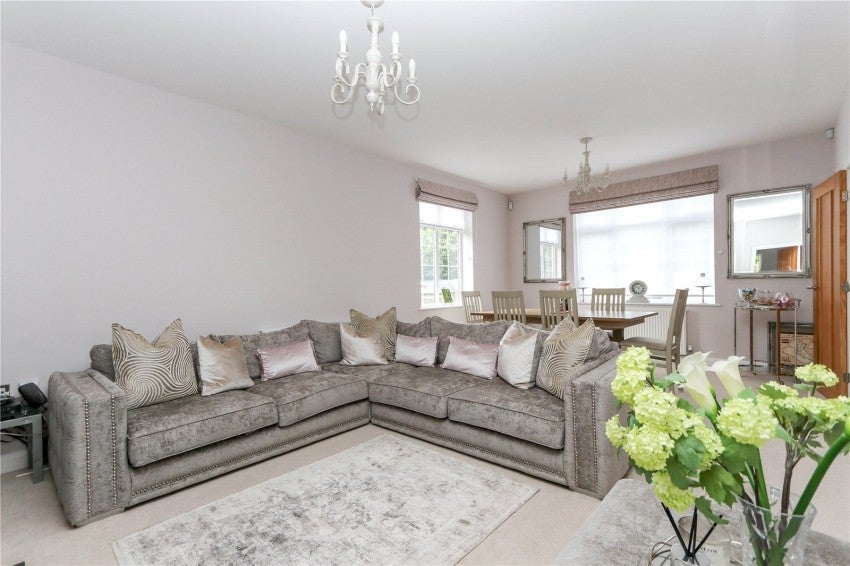 House Brookfield Crescent in Cheadle