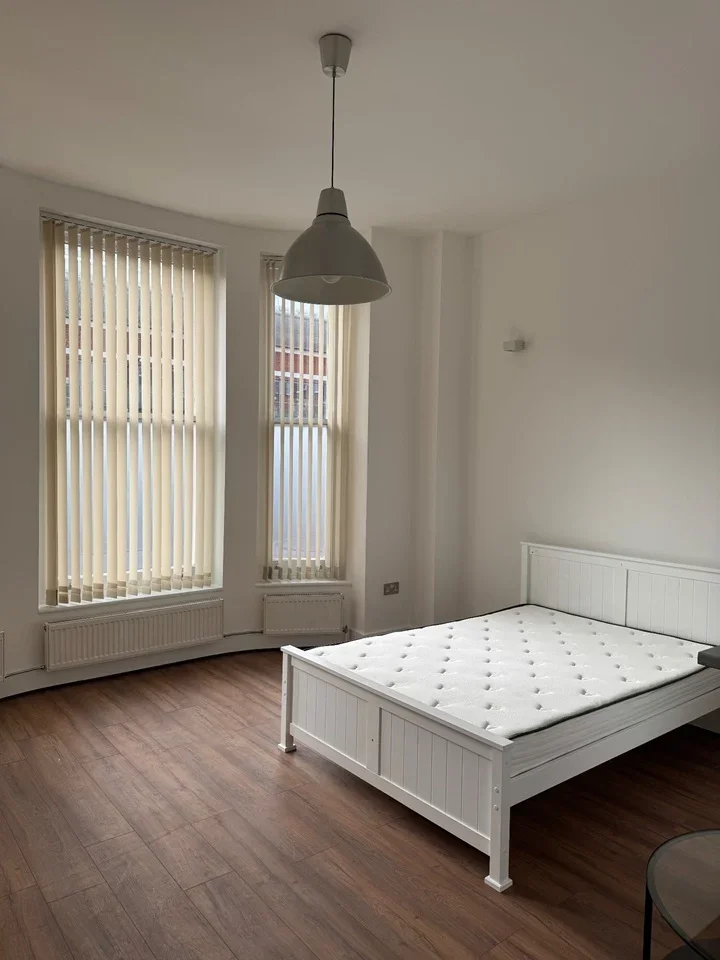 Flat Finchley Road in Greater London