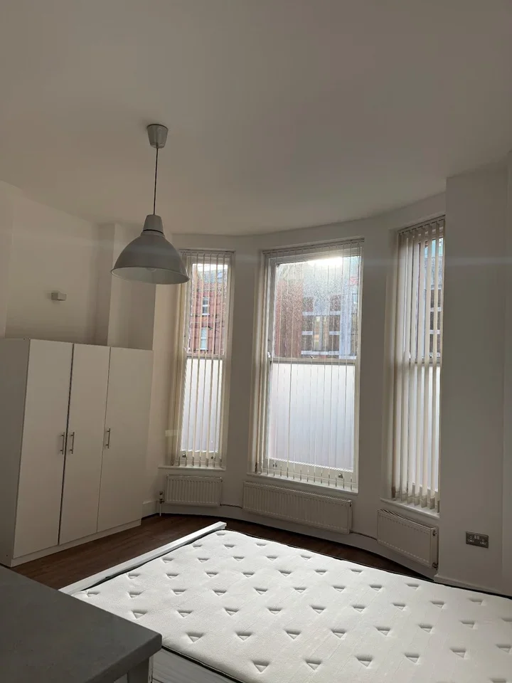 Flat Finchley Road in Greater London