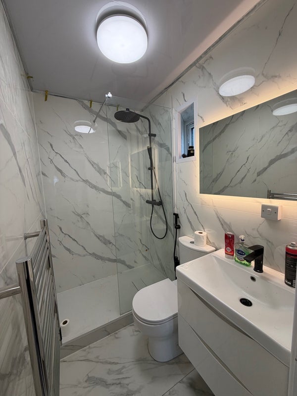 Room Redacre Road in Manchester