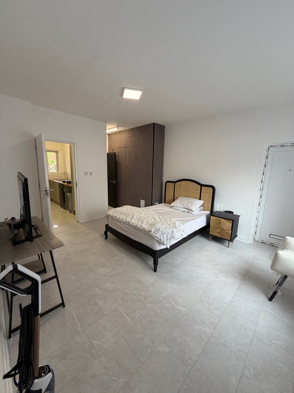 Room Redacre Road in Manchester