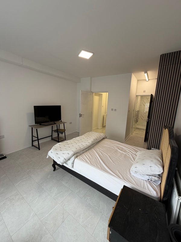 Room Redacre Road in Manchester