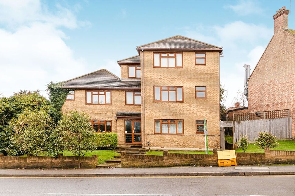 Flat Mayplace Road East in Greater London