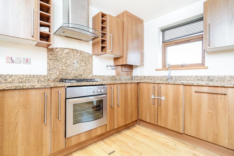 Flat Mayplace Road East in Greater London