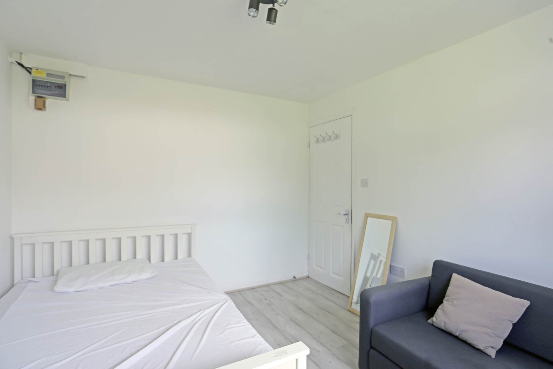 Room Howell Close in Greater London