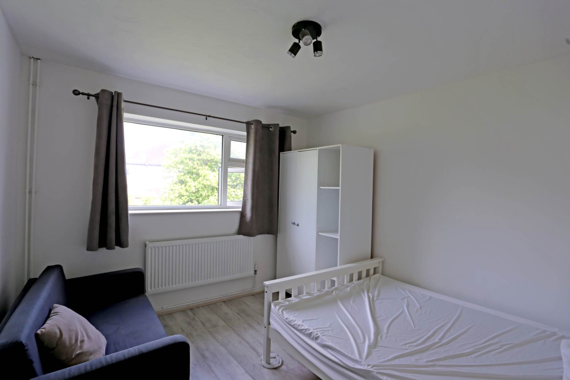 Room Howell Close in Greater London