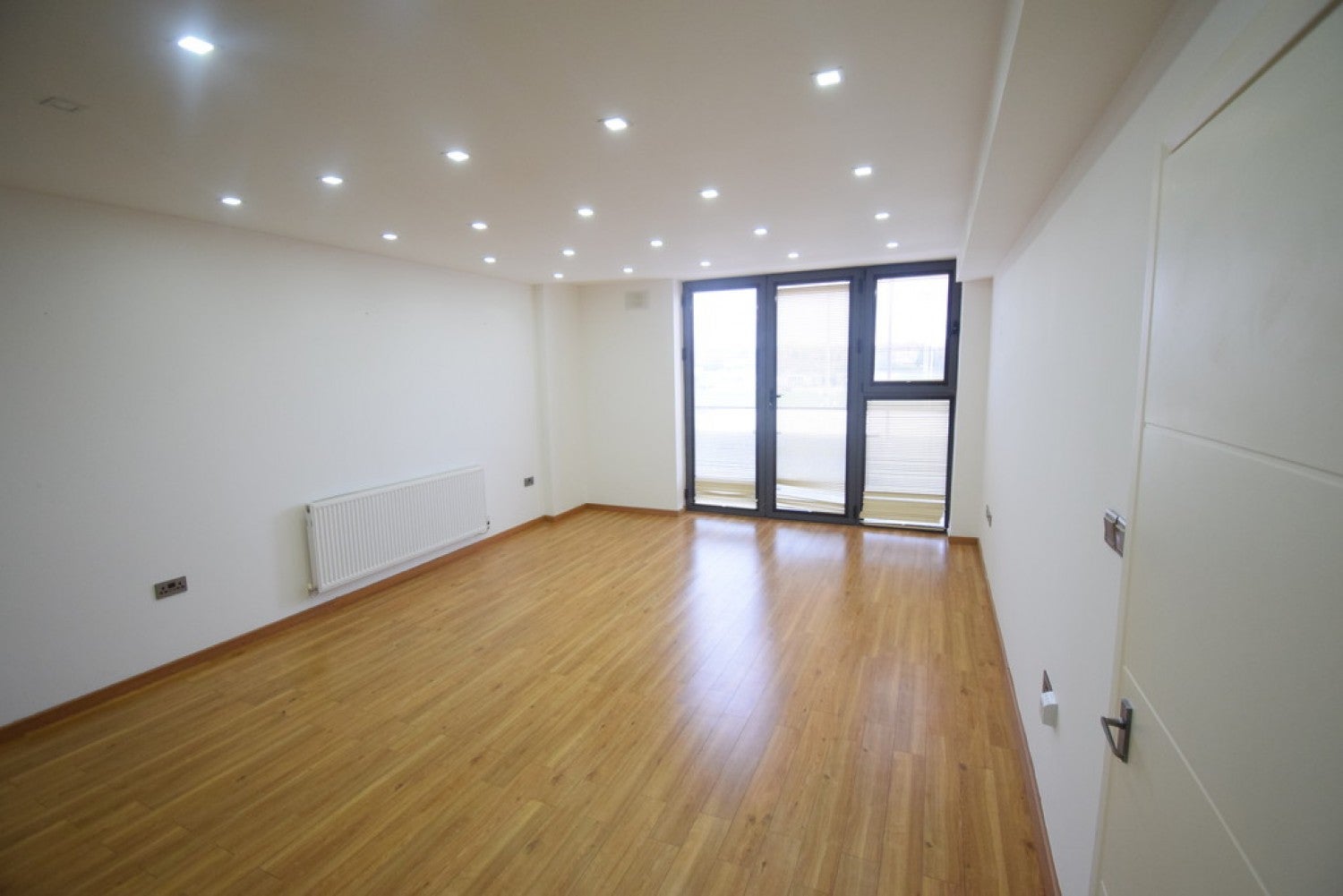 Flat Bushmead Avenue in Bedford