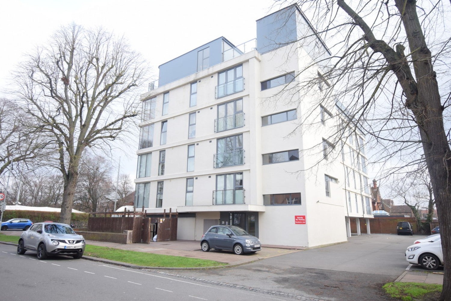 Flat Bushmead Avenue in Bedford