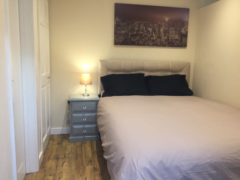 Room Pond Wood Road in Crawley