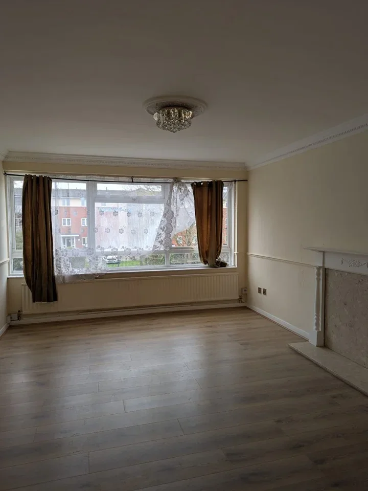 Flat Priestley Gardens in Greater London