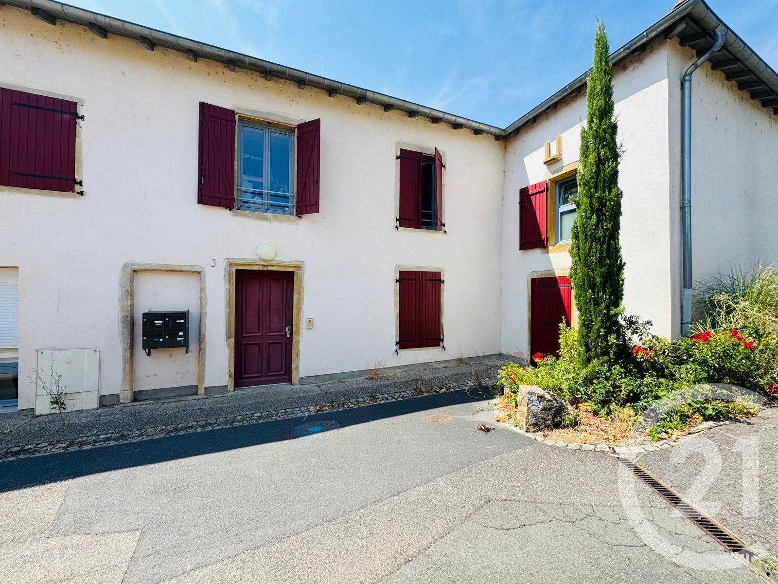 Flat Rue du Presbytère in Charly-Oradour