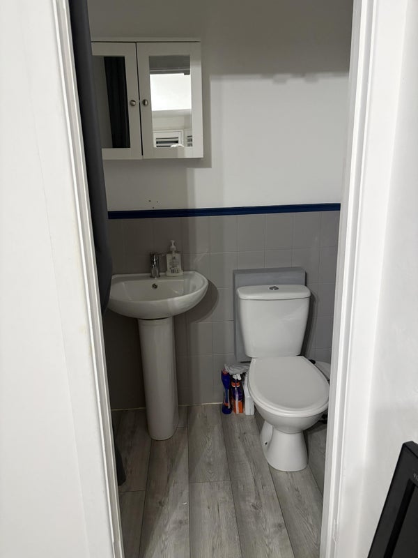 Room Oakley Hill in Poole