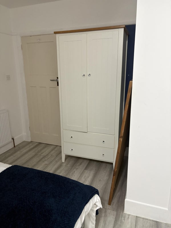 Room Oakley Hill in Poole