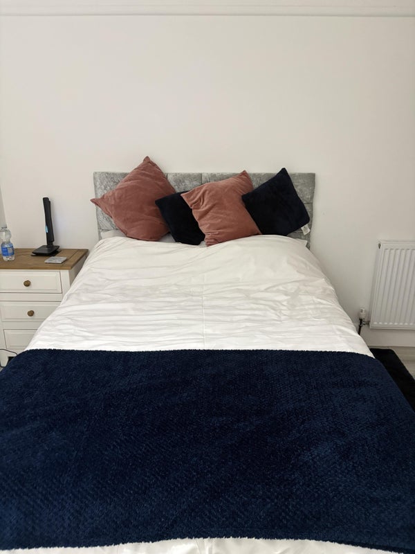 Room Oakley Hill in Poole