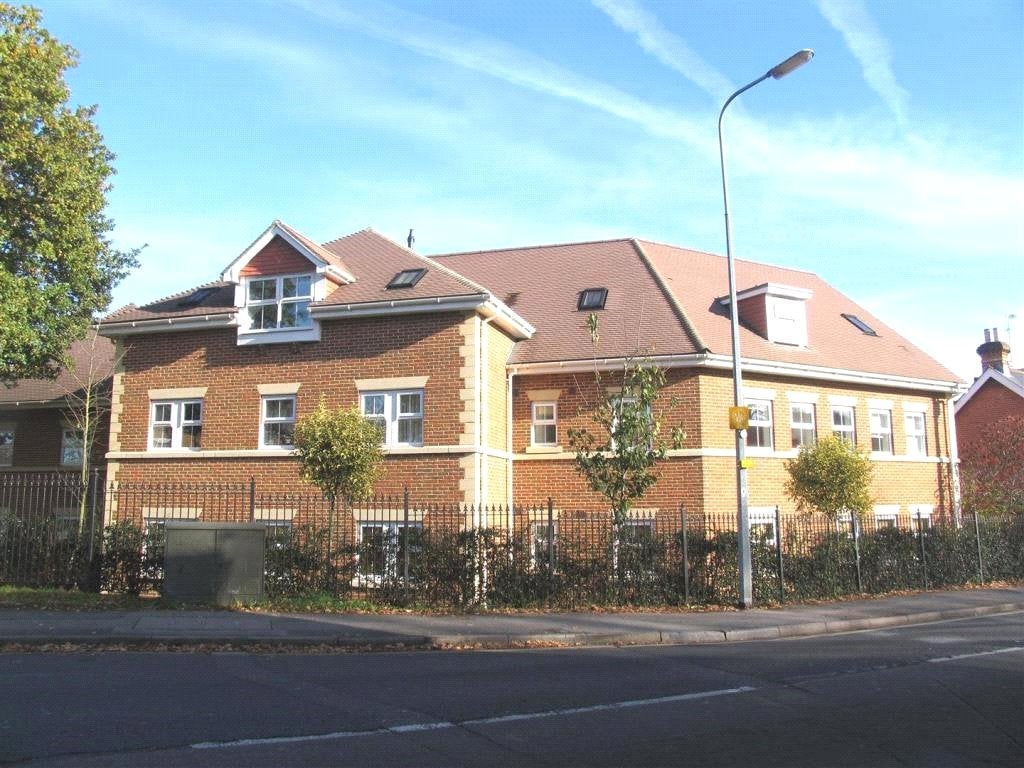 Flat Kingfisher Court in Hart