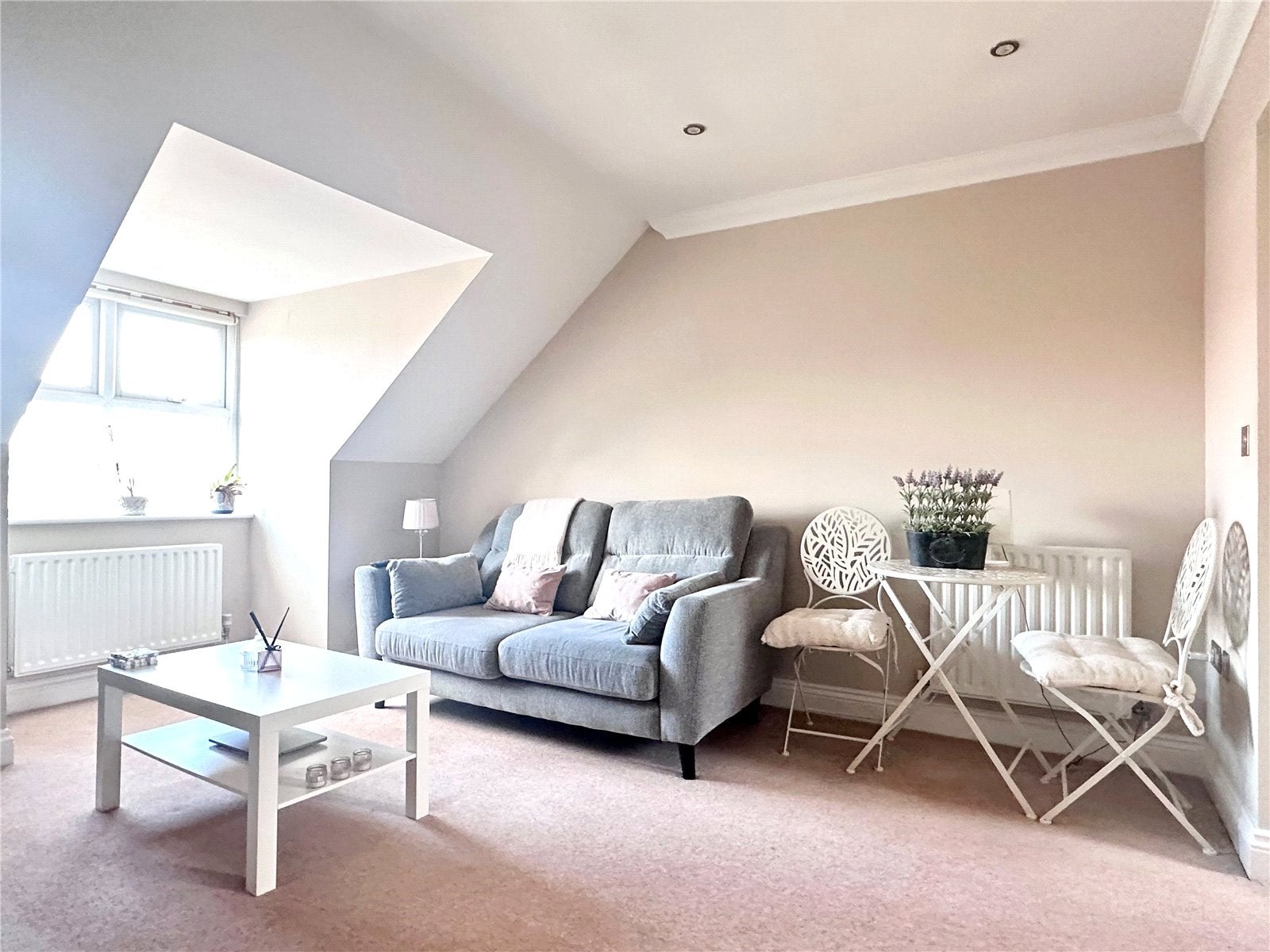 Flat Kingfisher Court in Hart