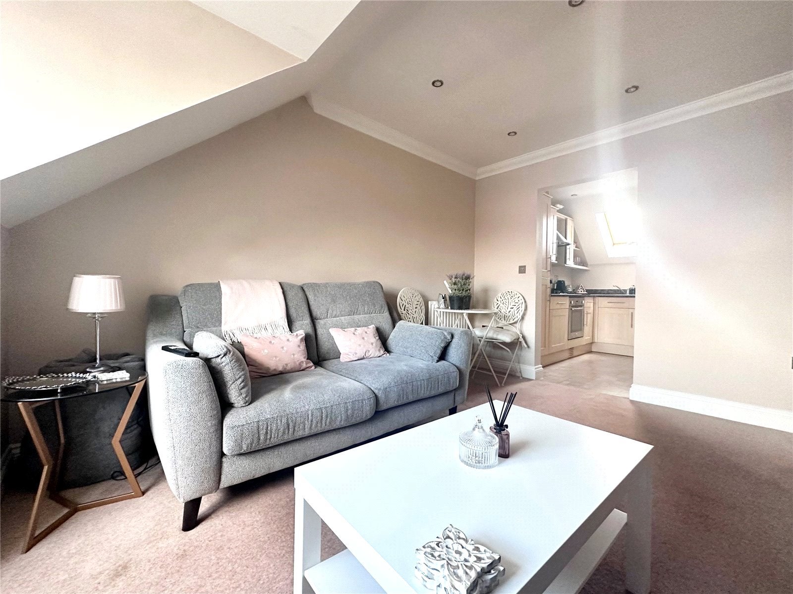 Flat Kingfisher Court in Hart