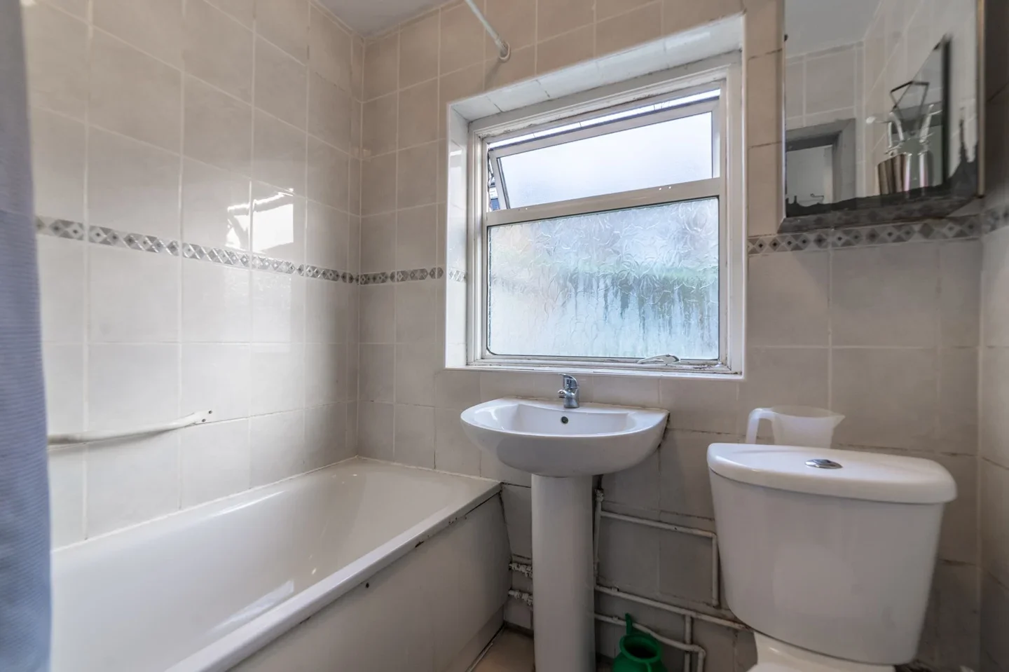 Room Studley Road in Greater London
