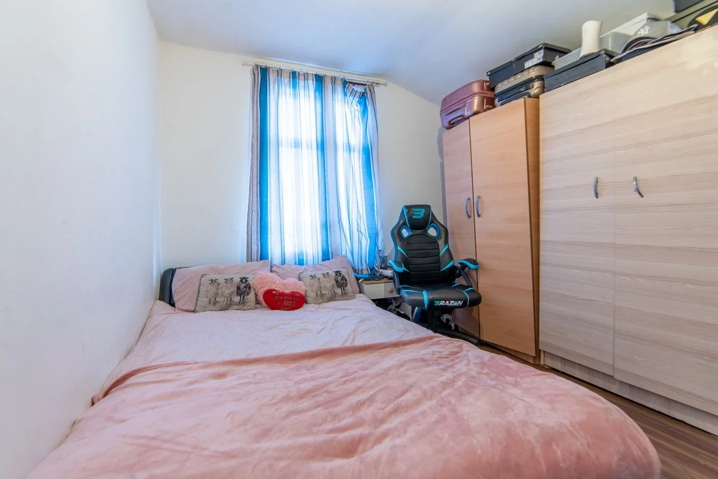 Room Studley Road in Greater London
