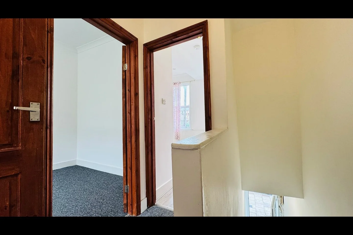 Flat Windmill Lane in Greater London