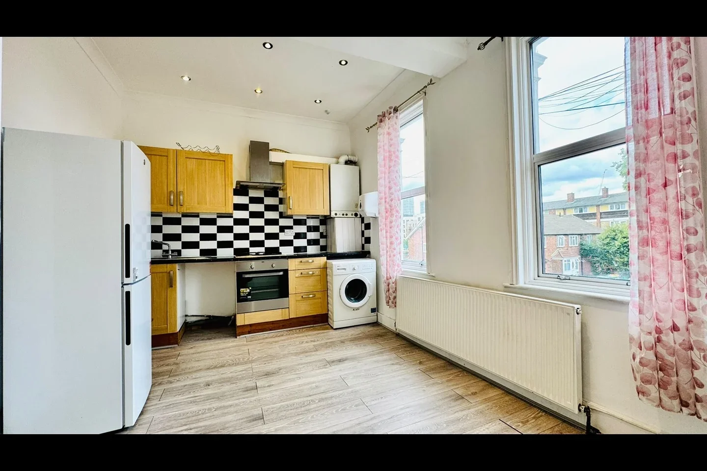 Flat Windmill Lane in Greater London