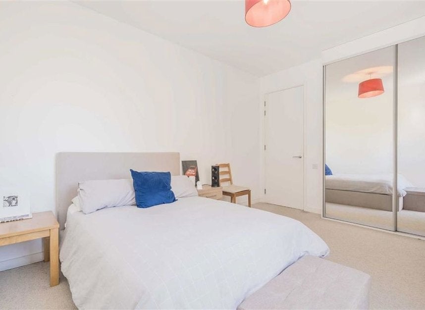 Flat Lollard Street in Greater London