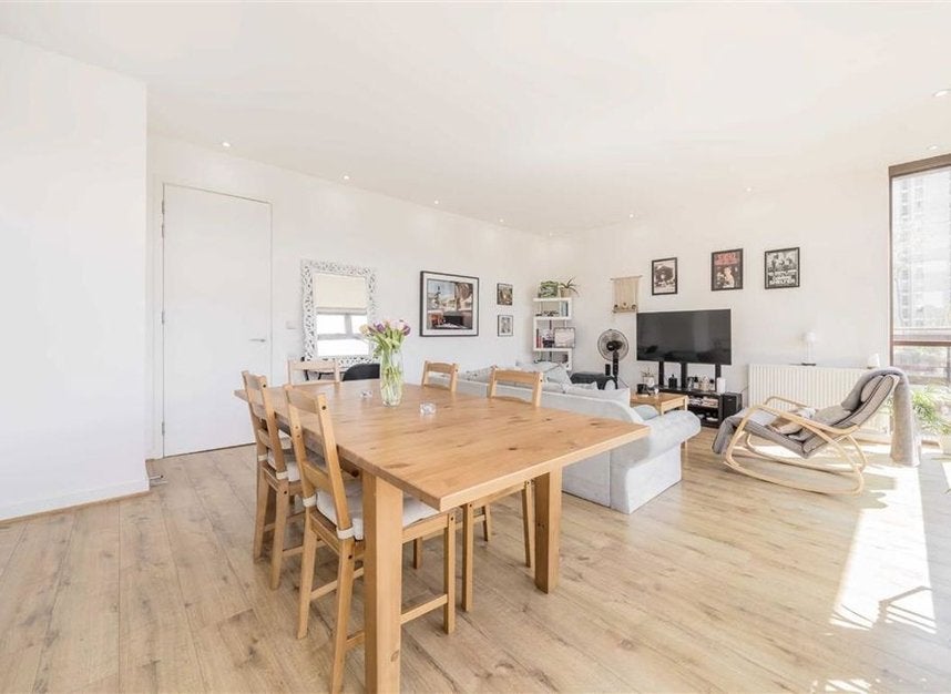 Flat Lollard Street in Greater London