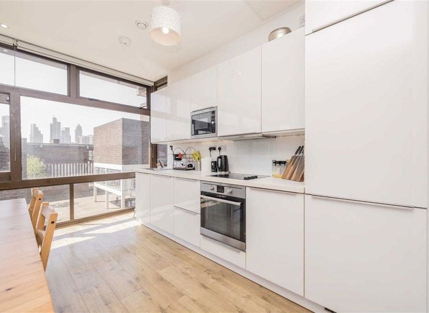 Flat Lollard Street in Greater London