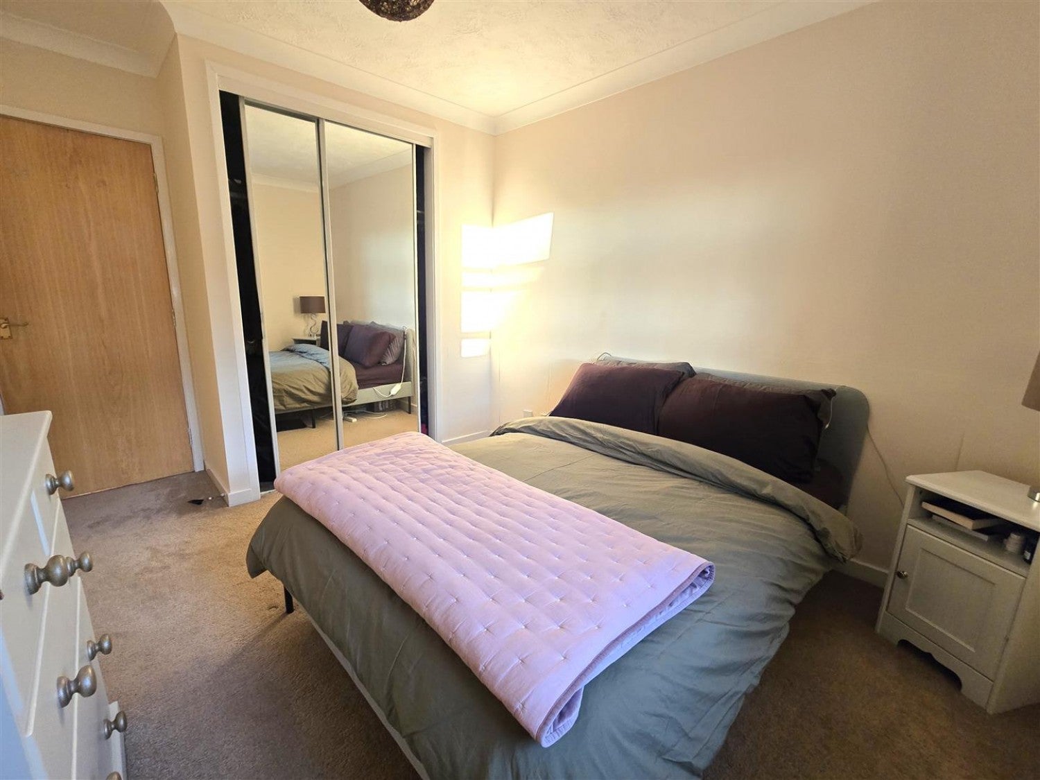 Flat Gordon Road in Rushmoor