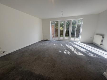 House Newbury Close in Corby
