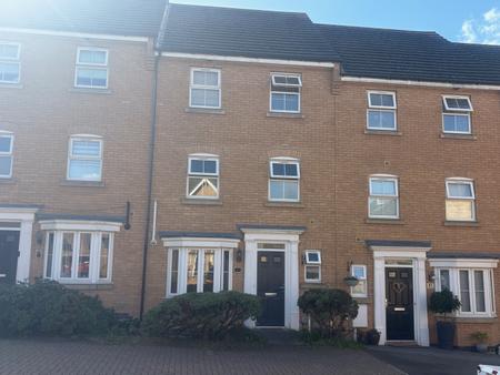 House Newbury Close in Corby
