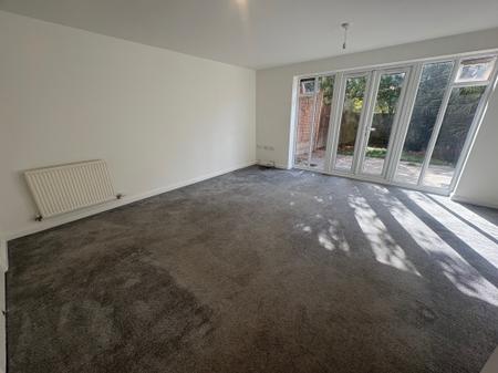 House Newbury Close in Corby