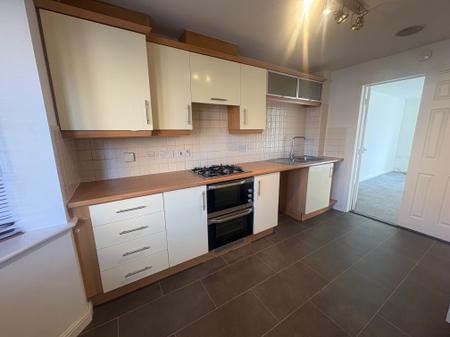 House Newbury Close in Corby
