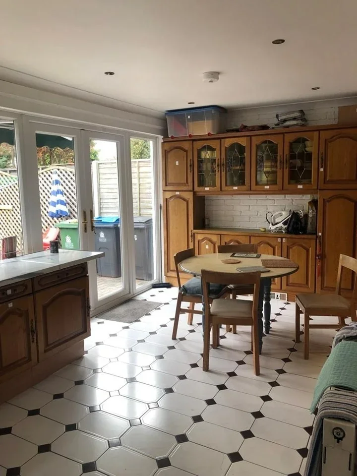 Room Aldridge Rise in Greater London