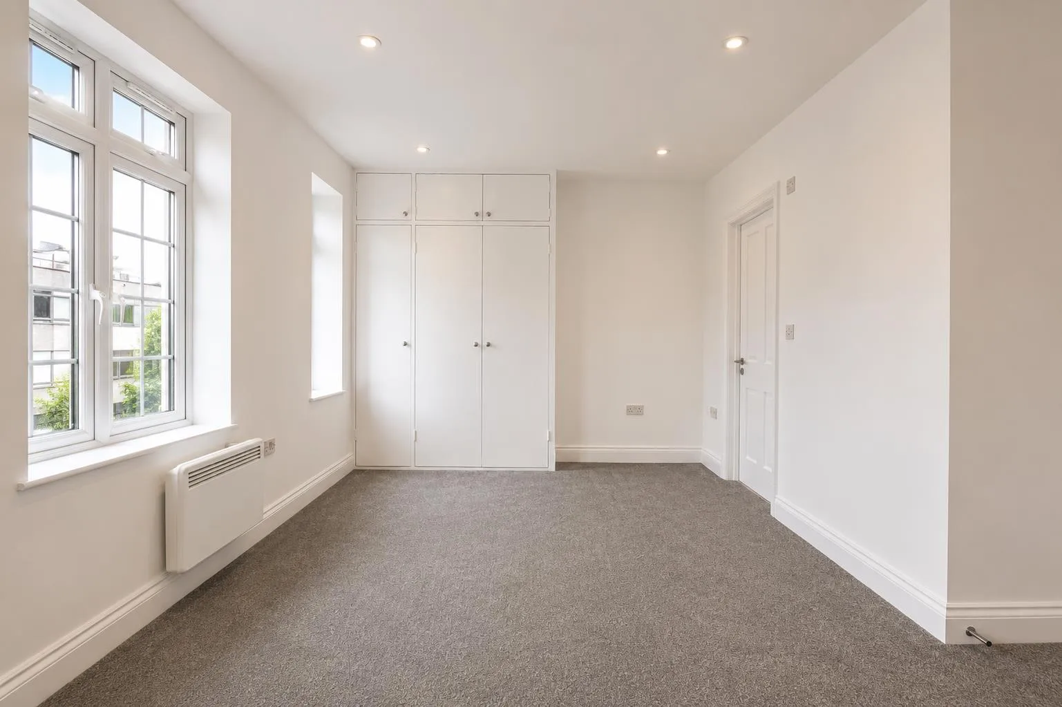 Flat Upper Richmond Road West in Greater London